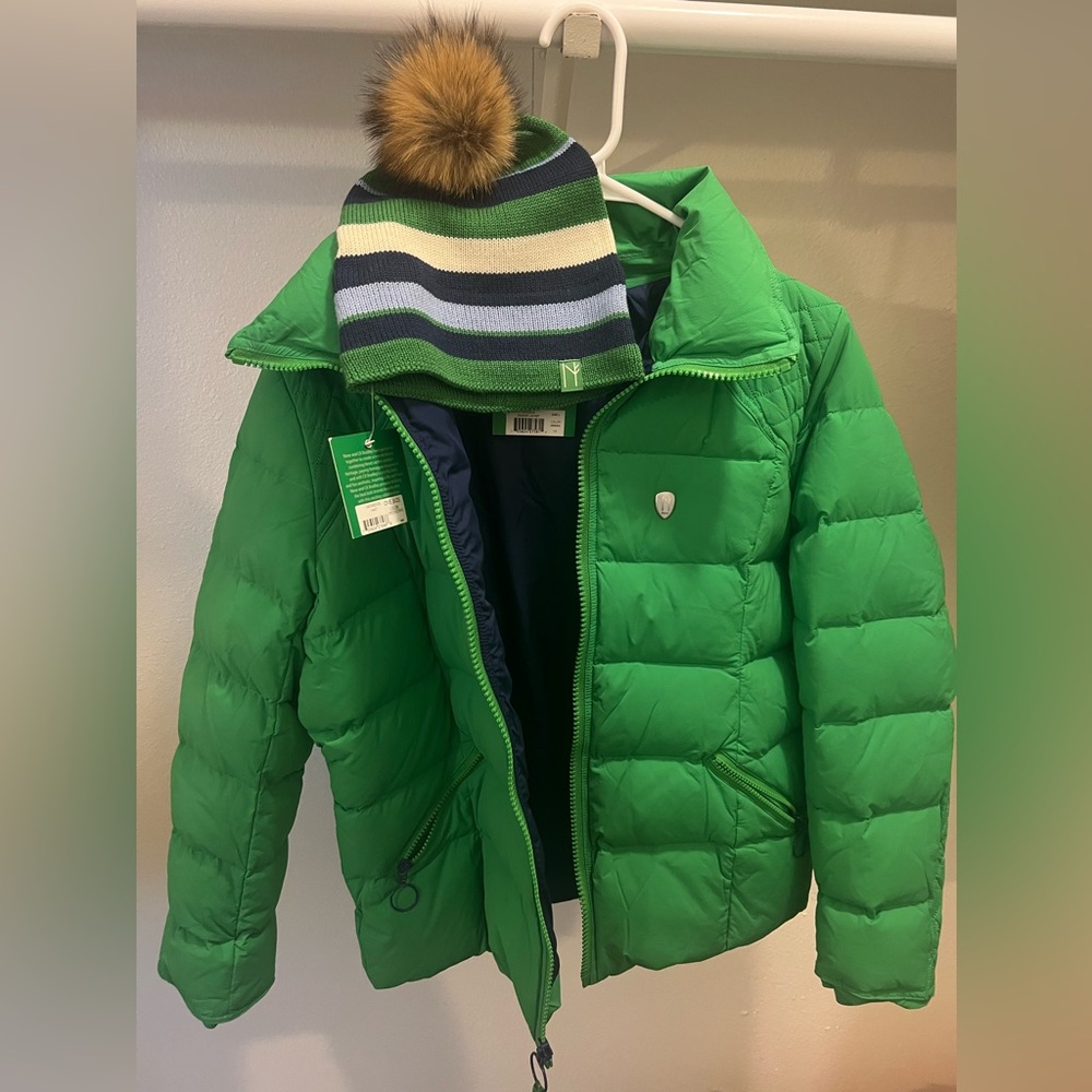 Large Women’s CK Bradley Dasher Jacket and Beanie Color Green.
